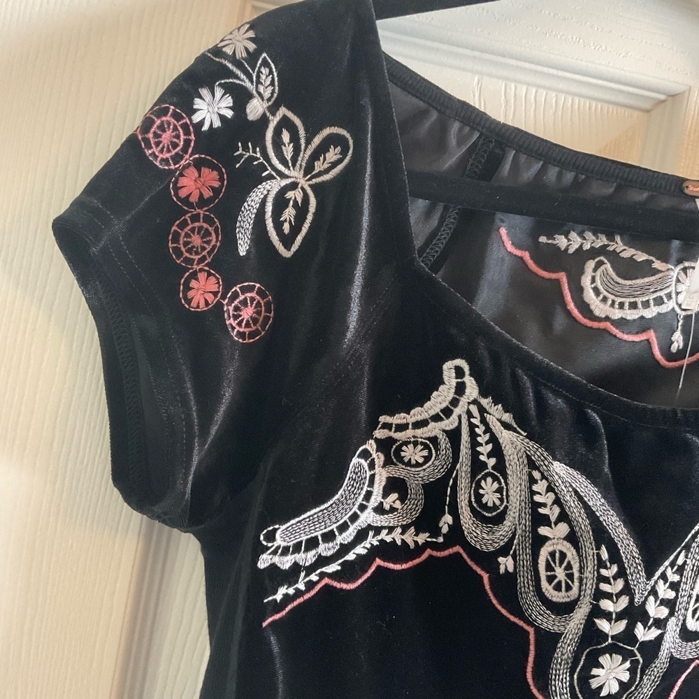 Free People Black Velvet Top with Embroidered Details M - Picture 5 of 11
